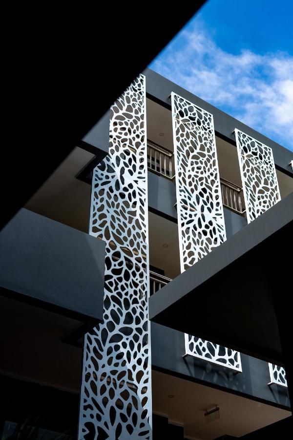 Foto Hotel Phuket Beachfront Bagian luar foto The building's facade