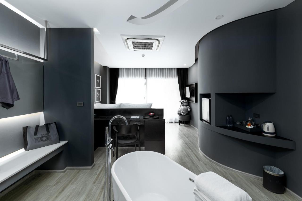 Foto Hotel Phuket Beachfront Bagian luar foto Bathroom