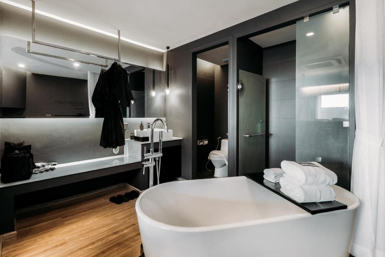 Foto Hotel Phuket Beachfront Bagian luar foto Bathroom