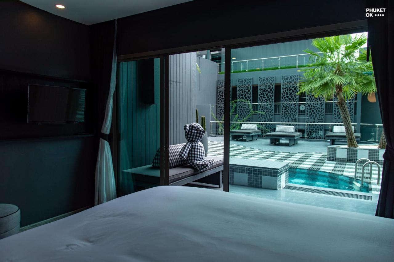 Foto Hotel Phuket Beachfront Bagian luar foto The interior of the house