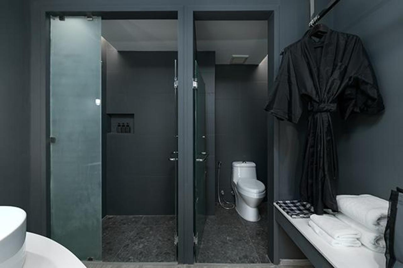 Foto Hotel Phuket Beachfront Bagian luar foto Bathroom