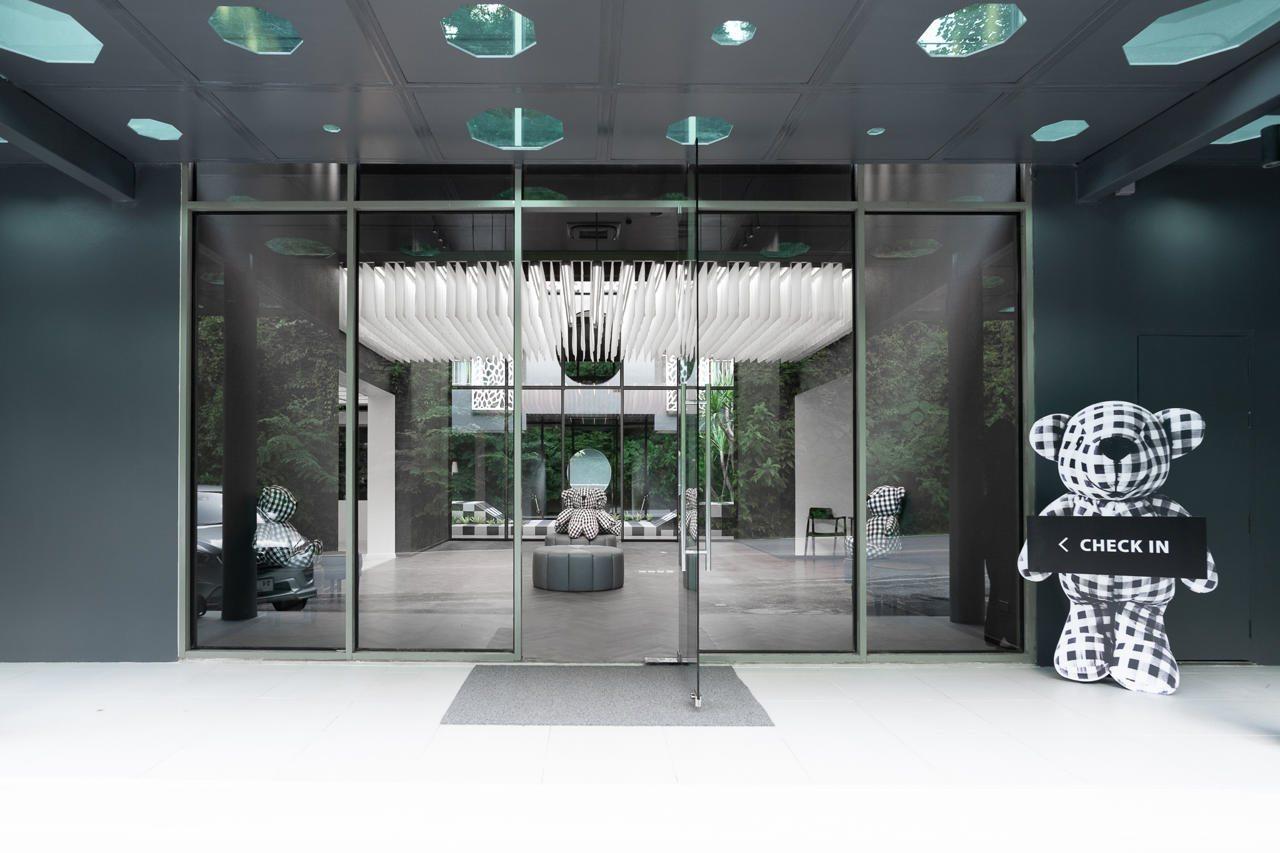 Foto Hotel Phuket Beachfront Bagian luar foto The lobby of the hotel