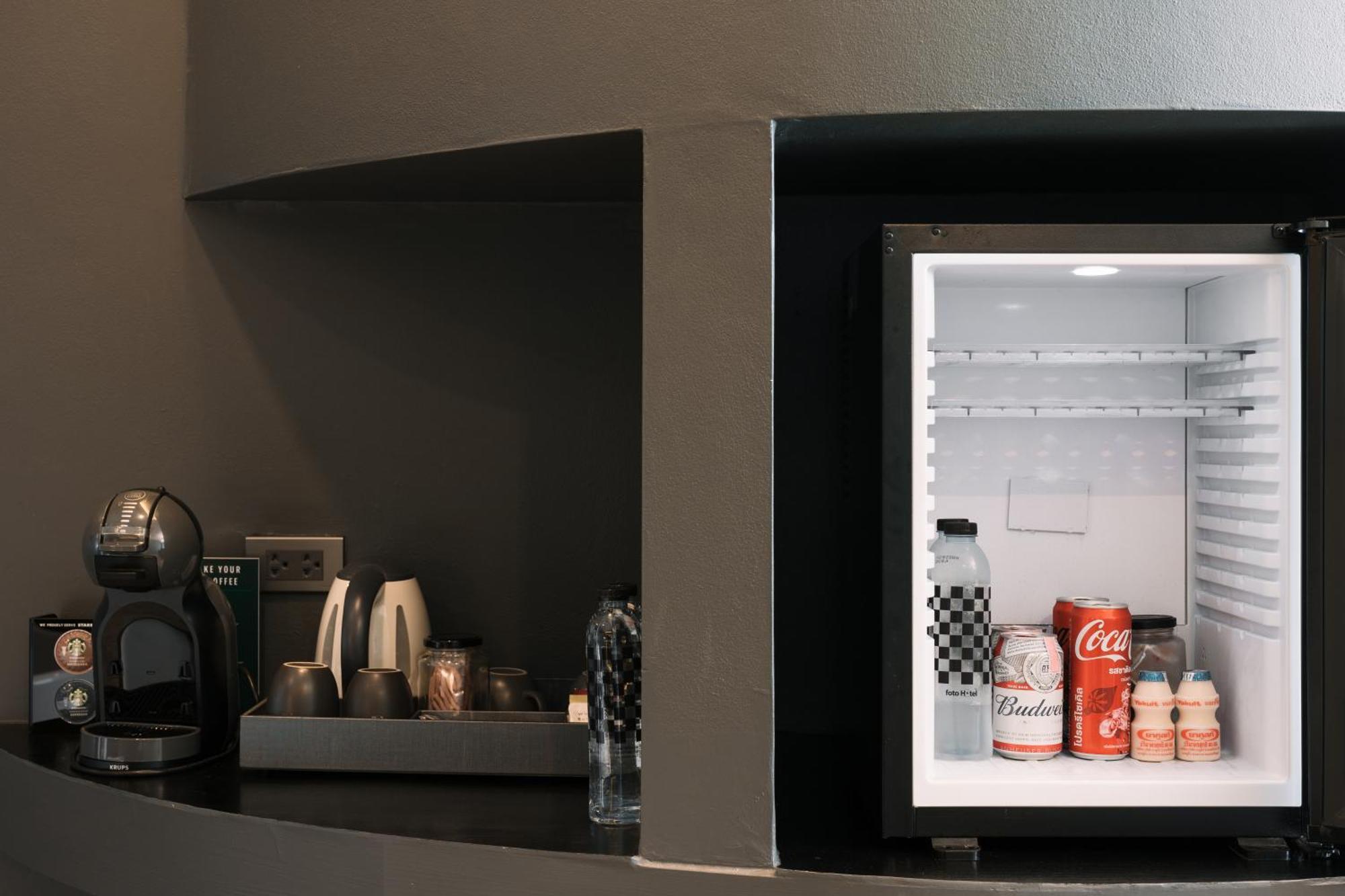 Foto Hotel Phuket Beachfront Bagian luar foto A built-in beverage refrigerator